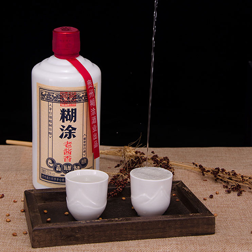 [정품]바이니엔후투. 노장향진양(百年糊涂,老酱香陈酿) 500ml, 53%Vol