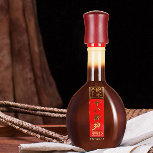 [정품]헝쉐이라오바이간. 18주방,갑등15(衡水老白干. 十八酒坊 甲等15) 480ml, 39%vol.