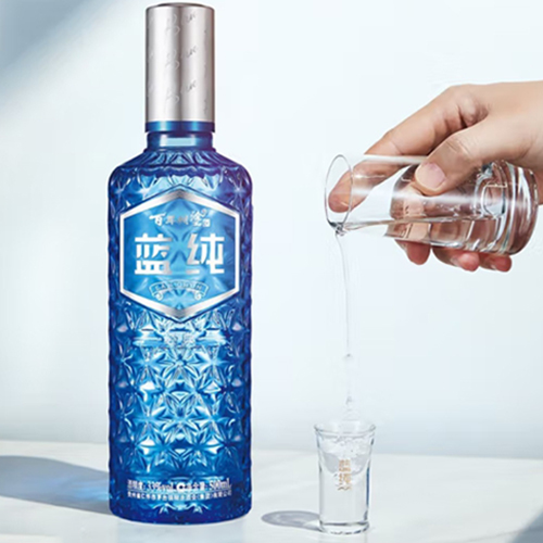 [정품]바이니엔후투. 람순경전(百年糊涂, 蓝纯经典) 500ml, 33%Vol