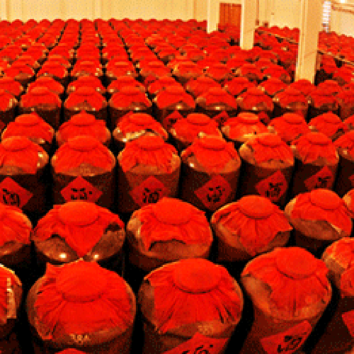 [정품]바이윈볜(白云边) 70년대(七零年代) 500ml. 53%vol.